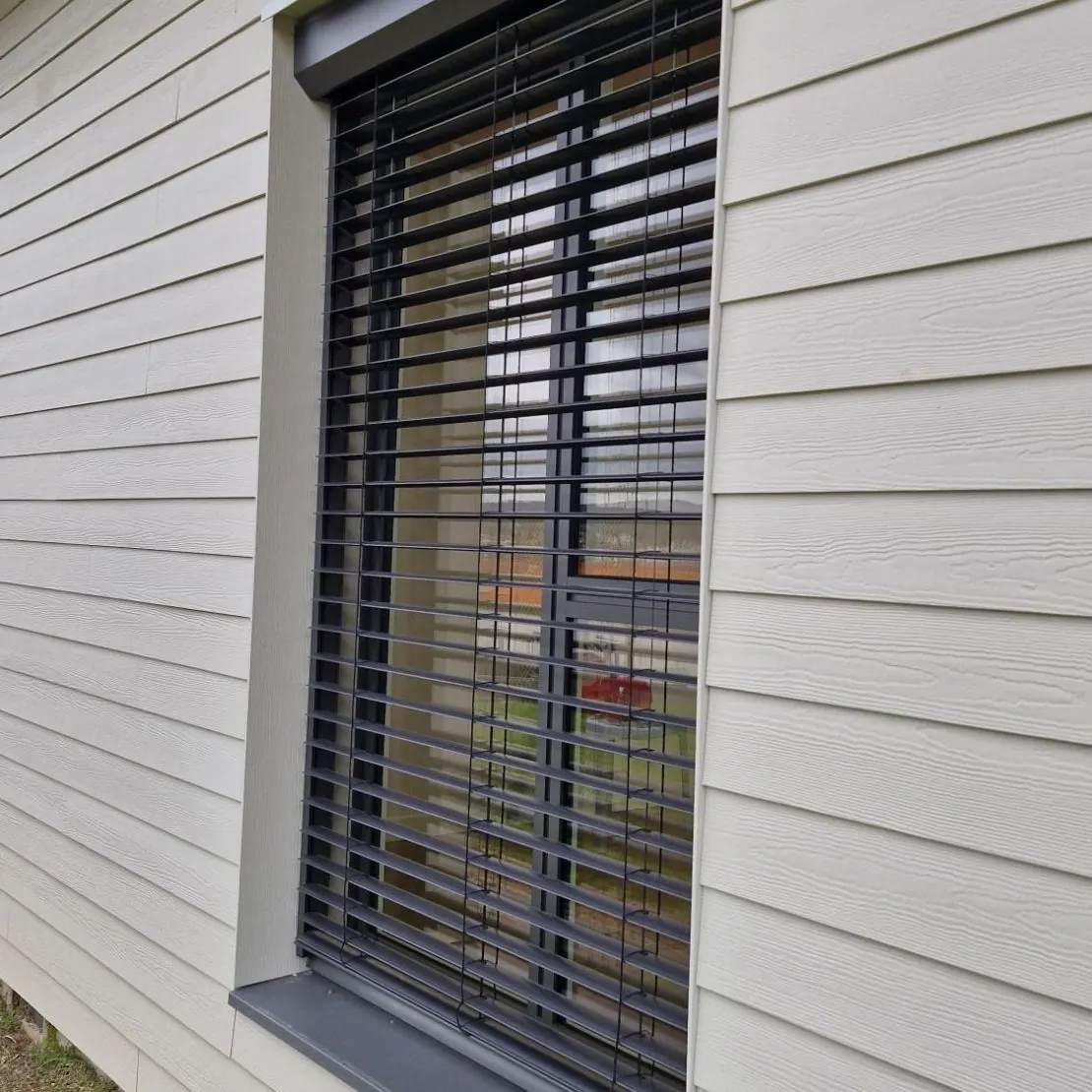 Brise-soleil orientable en rénovation sur maison