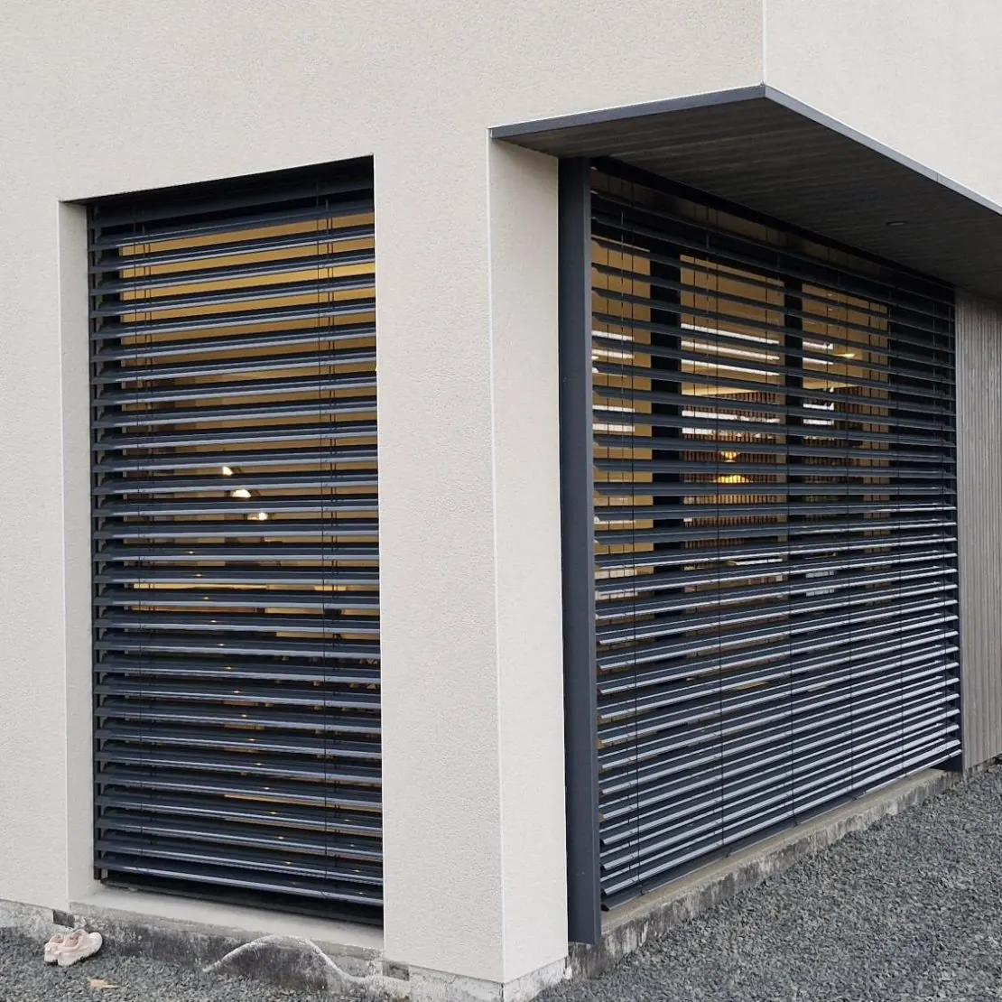 BSO sur façade moderne dans le Puy-de-Dôme