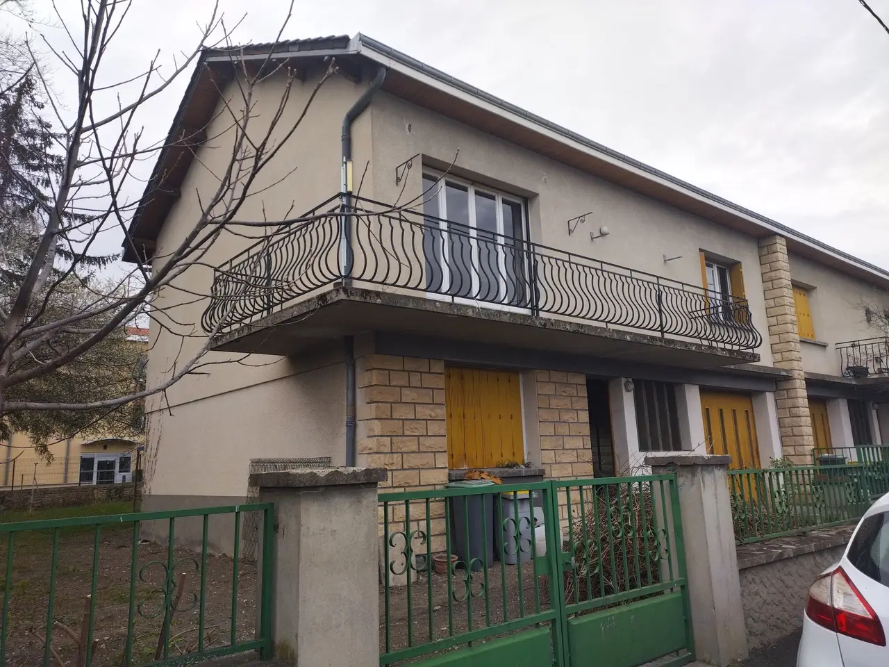 Façade avant préparation pour ITE laine de bois dans le Puy-de-Dôme