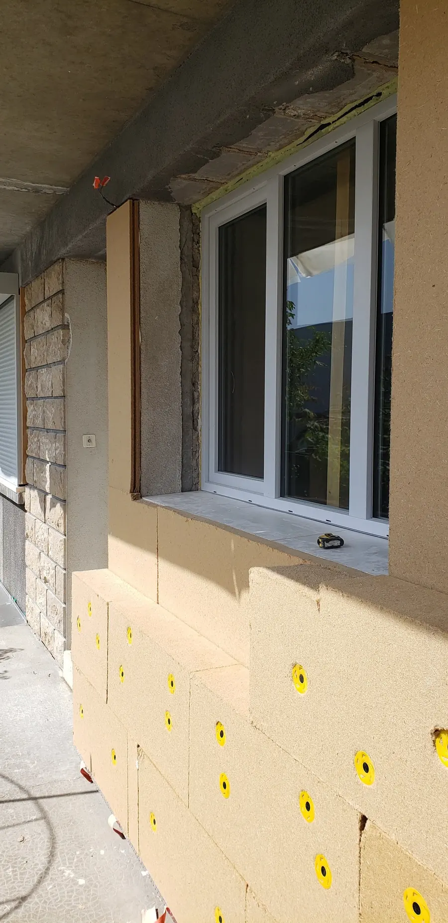 Pose de l'isolation thermique par l'extérieur