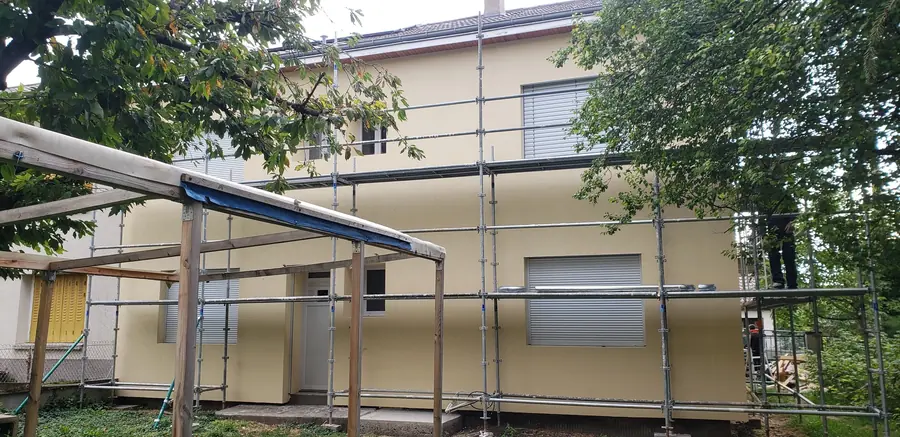 Façade isolée avant finition extérieure