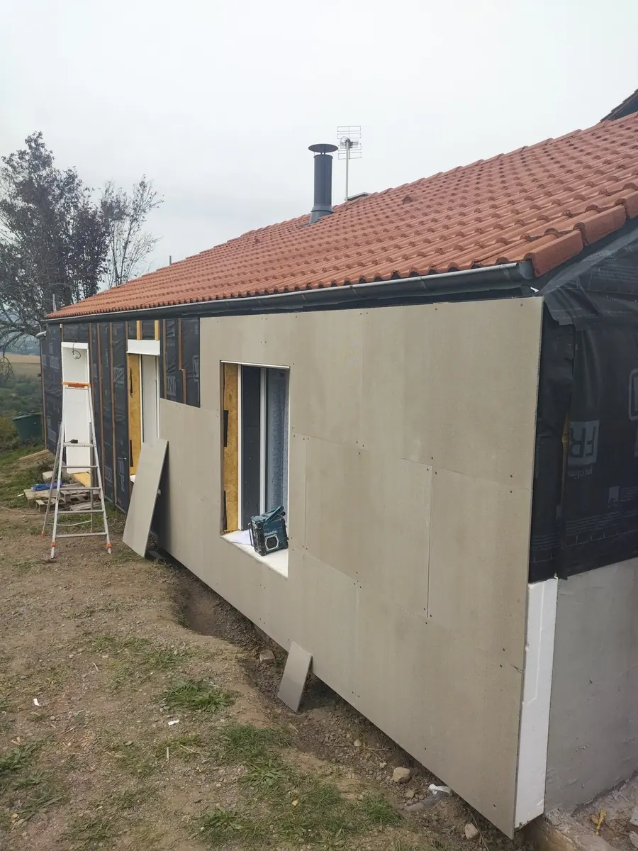 Traitement des ponts thermiques sur façade isolée