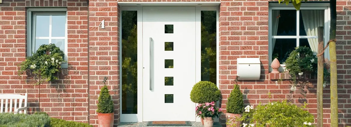 Catalogue de portes d'entrée bois Couval