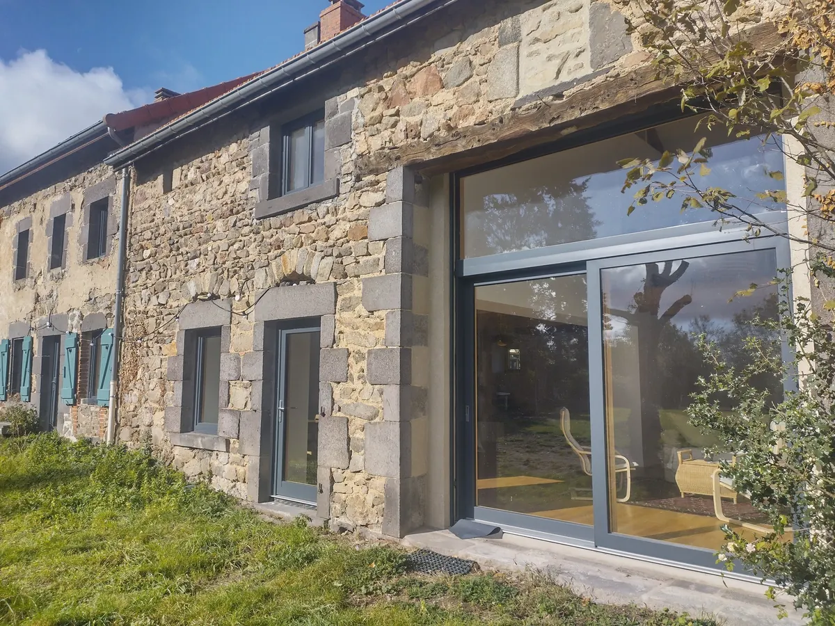 Maison après pose de menuiseries Isovergne