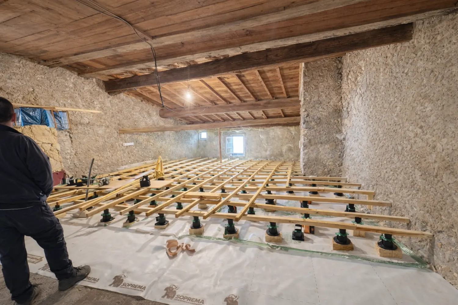 Pendant les travaux avec lambourdes et préparation du plancher